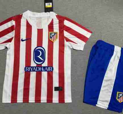 Maglia Calcio Atletico Madrid Set Bambino Prima 2025 2026 Maglia Calcio Atletico Madrid Set Bambino Prima 2025 2026