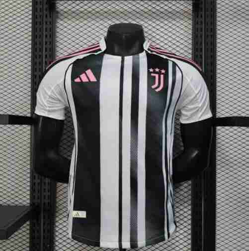 Maglia Calcio Juventus Prima 2025 2026 – Versione Giocatore Maglia Calcio Juventus Prima 2025 2026 – Versione Giocatore