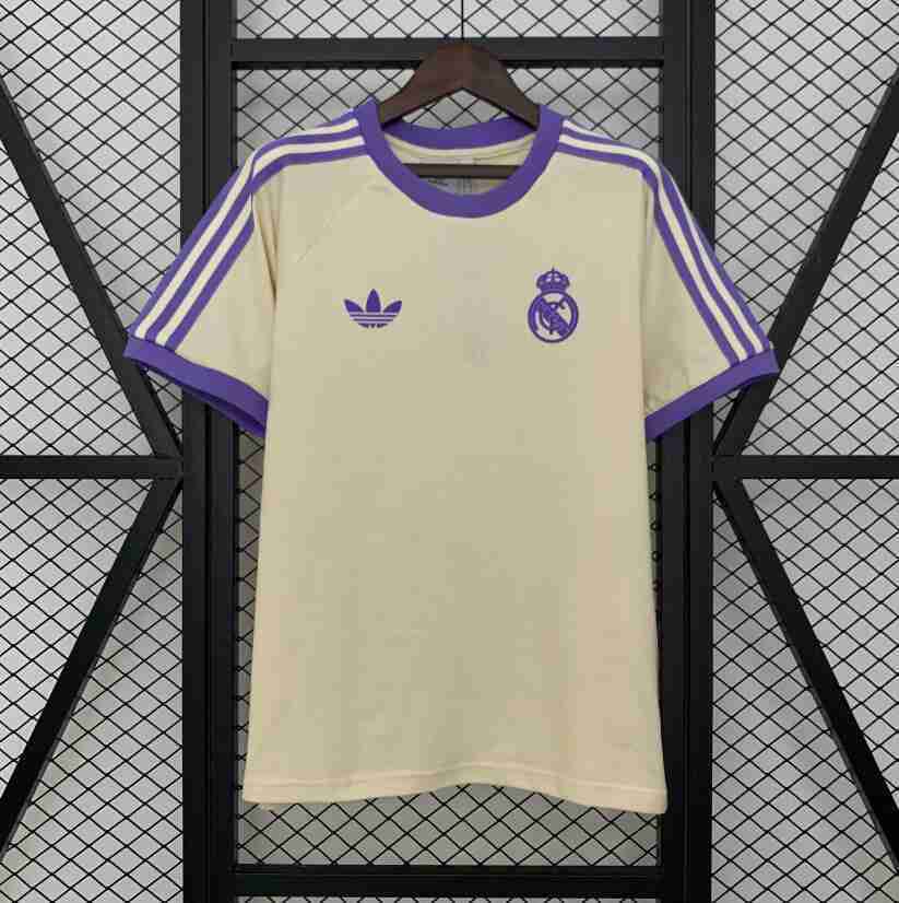 Thailandia Maglia Calcio Real Madrid Portiere 2025 2026 Bianco Porpora Thailandia Maglia Calcio Real Madrid Portiere 2025 2026 Bianco Porpora