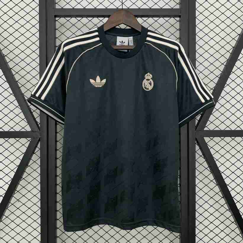 Thailandia Speciale Maglia Calcio Real Madrid 2025 26 Nero Thailandia Speciale Maglia Calcio Real Madrid 2025 26 Nero