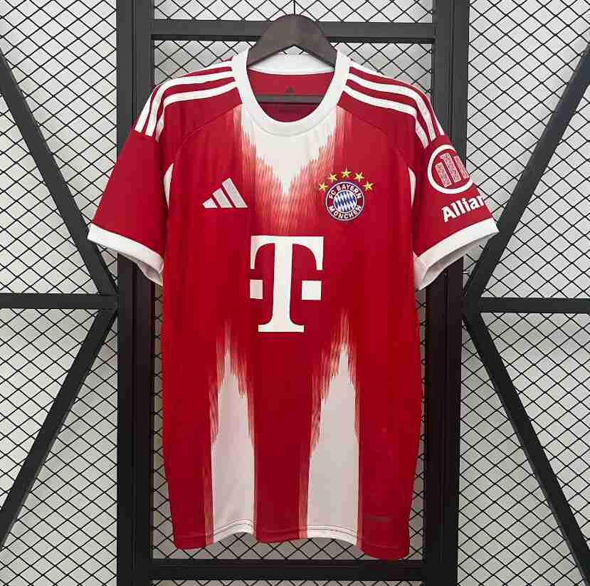 Maglia Calcio Bayern Monaco Prima 2025 2026 Maglia Calcio Bayern Monaco Prima 2025 2026
