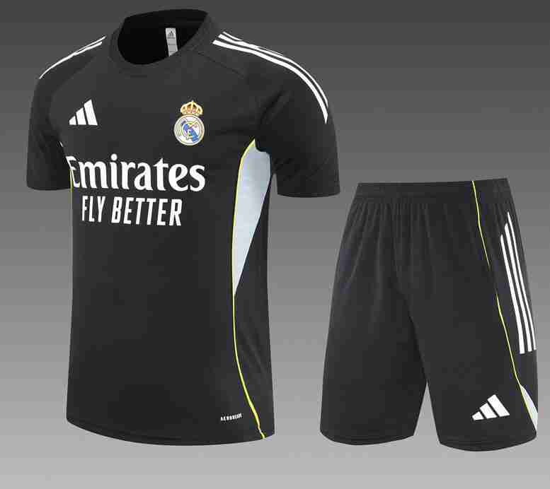 Maglia Calcio Real Madrid Set Bambino Formazione 2025 2026 Maglia Calcio Real Madrid Set Bambino Formazione 2025 2026