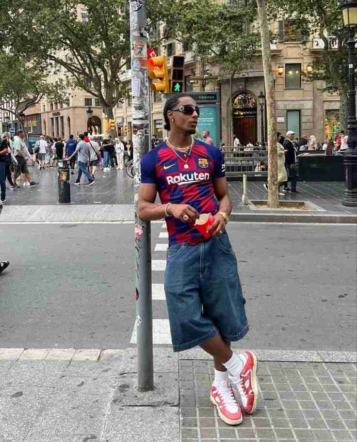 I 10 Club Più Seguiti al Pianeta: La Classifica 2025 che Ti Sorprenderà! ⚽🌎 Maglietta del Barcellona